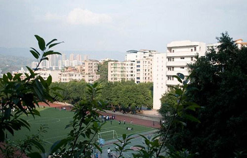 綦江縣古南鎮(zhèn)登瀛學?！赋踔胁俊?></a></div>
            <dl>
              <dt><a href=