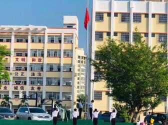 ?？谑辛x龍中學(xué)