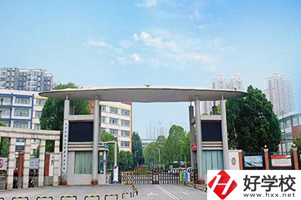 長(zhǎng)沙博雅衛(wèi)生中等專業(yè)學(xué)校的學(xué)費(fèi)標(biāo)準(zhǔn)是多少？
