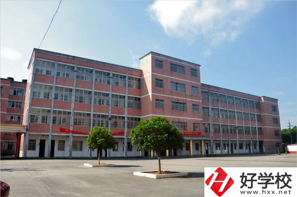 寧鄉(xiāng)市瀟湘職業(yè)中專學校有什么特色專業(yè)？