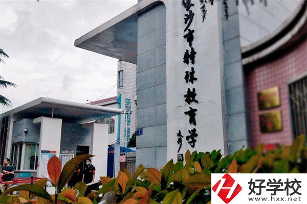 長沙學(xué)服裝設(shè)計(jì)可以去哪些中職？專業(yè)好就業(yè)嗎？
