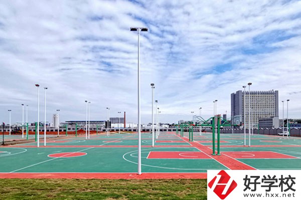 桃源縣職業(yè)中等專(zhuān)業(yè)學(xué)校運(yùn)動(dòng)場(chǎng)