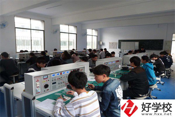 中鋼集團衡陽重機技工學校是公辦還是民辦？學費是多少？