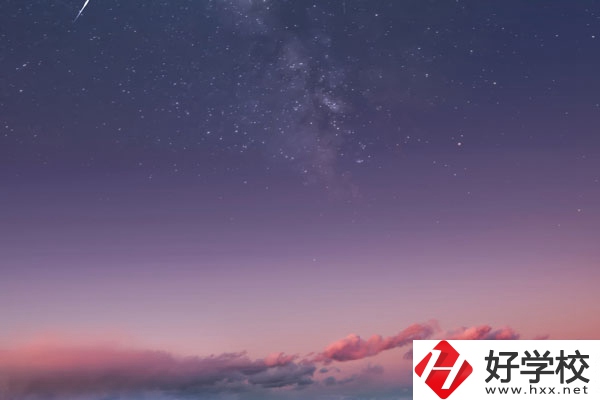 湖南經(jīng)貿(mào)職業(yè)中專學(xué)校有哪些特色專業(yè)？