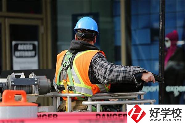 湖南中職學(xué)校什么專業(yè)“錢”途最好？有什么優(yōu)缺點？