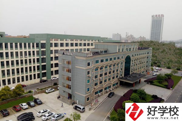 婁底技校的收費(fèi)是多少？有補(bǔ)貼政策嗎？