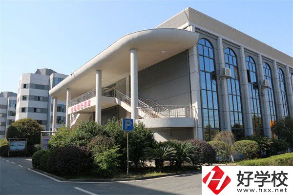 湖南有特色專業(yè)的中專有哪幾所？特色在哪里？