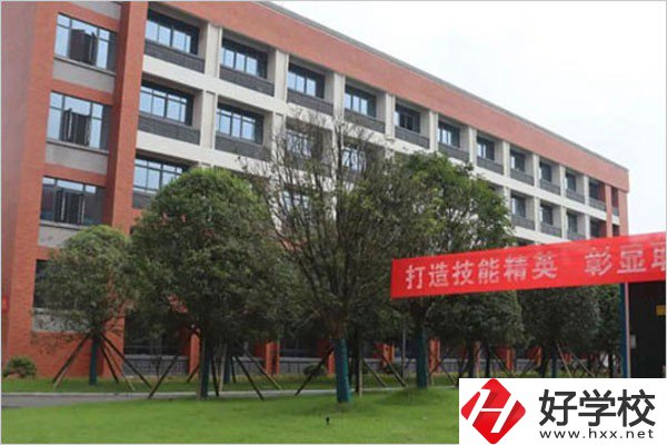 南縣職業(yè)中等專業(yè)學(xué)校的辦學(xué)條件怎么樣？有哪些專業(yè)？