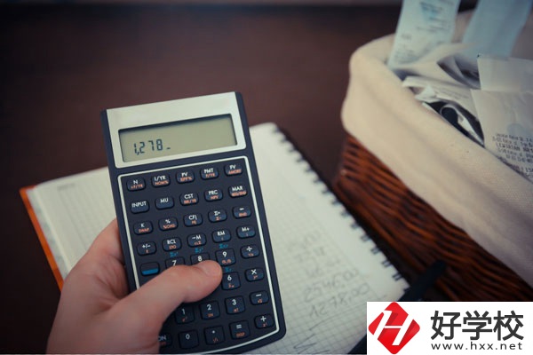 想在長沙學會計專業(yè)，哪些中專學校好?