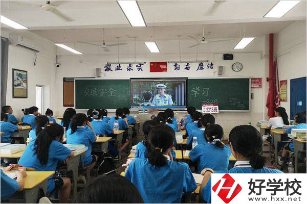 湖南八年級畢業(yè)能上中專嗎？要看哪些成績？