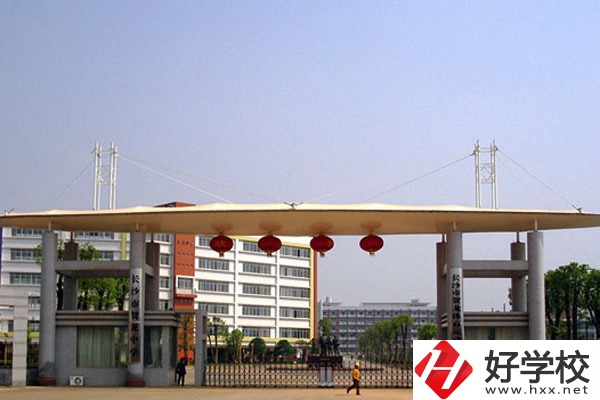 長沙市賀龍體育運動學校推薦去嗎？學校好不好？