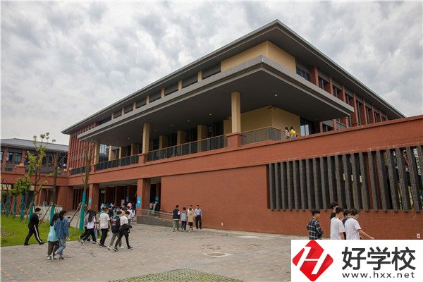 常德財經(jīng)學(xué)校的辦學(xué)條件怎么樣？