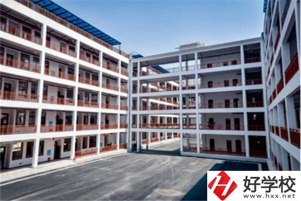 懷化中專學(xué)汽修一年要花多少錢？有哪些中專可以推薦？