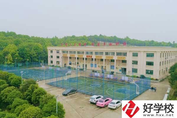 長沙市湘華中等職業(yè)學校地址在哪？校長是誰？