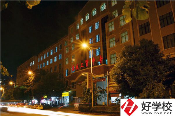 婁底市工貿職業(yè)中專東門