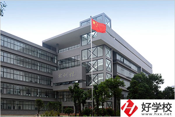 湘潭鋼鐵集團職業(yè)中專學校有哪些辦學優(yōu)勢？