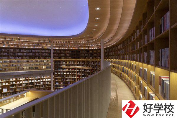 益陽(yáng)公辦的中專有什么？上中專要考慮哪些問(wèn)題？
