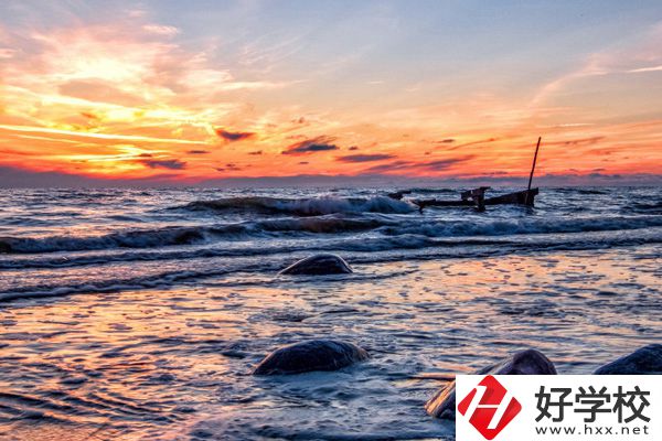 如何報(bào)名湖南護(hù)理學(xué)校？學(xué)費(fèi)是多少？