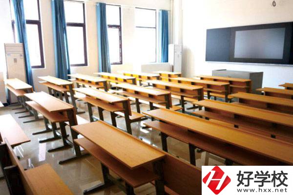 湖南省陶瓷技師學(xué)院開設(shè)了哪些特色專業(yè)？