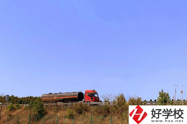 隆回湖湘職業(yè)中專學(xué)校值得學(xué)生報(bào)考么？