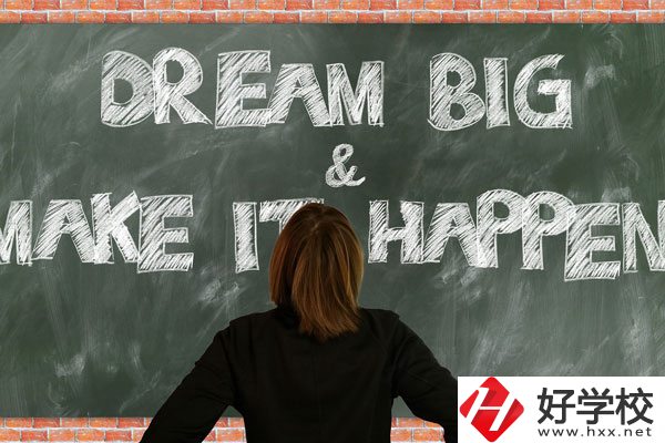 長沙鐵航職業(yè)中等技術(shù)學(xué)校有哪些專業(yè)？學(xué)費貴不貴？