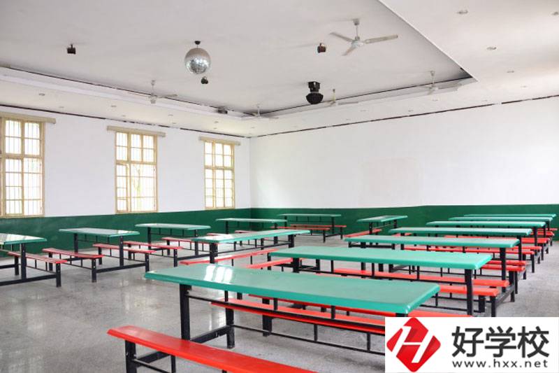 衡陽(yáng)計(jì)算機(jī)學(xué)校怎么樣？有些什么專業(yè)？