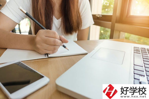 南岳區(qū)職業(yè)中等專業(yè)學校環(huán)境好不好，宿舍怎么樣？