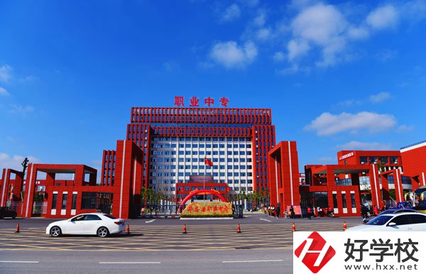 華容縣職業(yè)中專值得報考么？學校環(huán)境怎么樣？