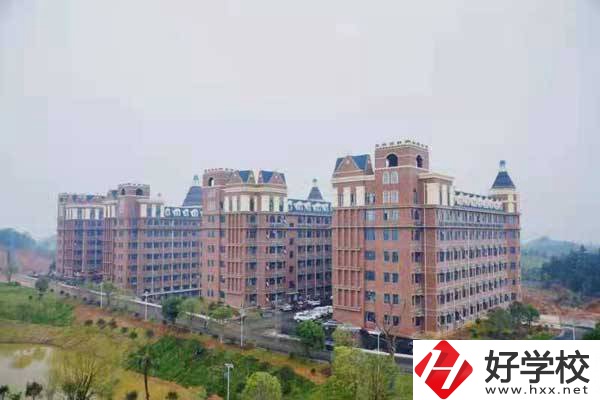 長(zhǎng)沙市拔萃中等職業(yè)學(xué)校地址在哪？有哪些來校路線？