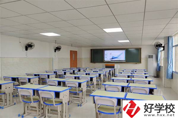 九嶷工業(yè)學校是私立的嗎？學費要多少一年？
