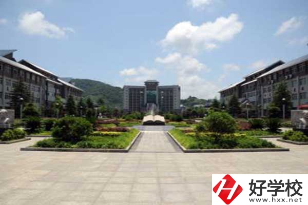 湘西州經(jīng)濟貿(mào)易學校開設了哪些專業(yè)？學費是多少？