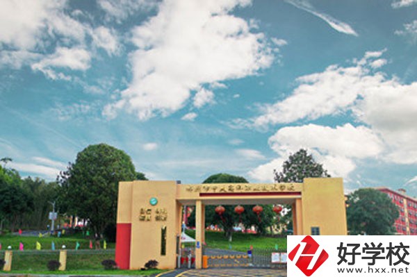 郴州市中大高科職業(yè)技術(shù)學(xué)校有哪些特色和優(yōu)勢(shì)？