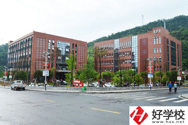 安化縣職業(yè)中專(zhuān)學(xué)校怎么樣，有哪些特色專(zhuān)業(yè)？