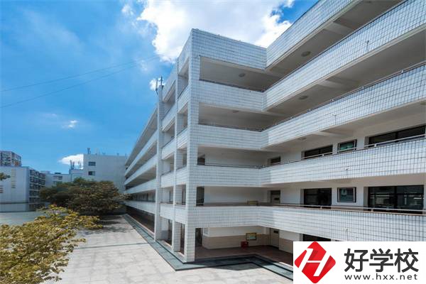 去長沙建筑工程學(xué)校的乘車路線是什么？