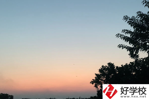 湖南有可以學(xué)口腔醫(yī)學(xué)的中專學(xué)校嗎？要求有哪些？