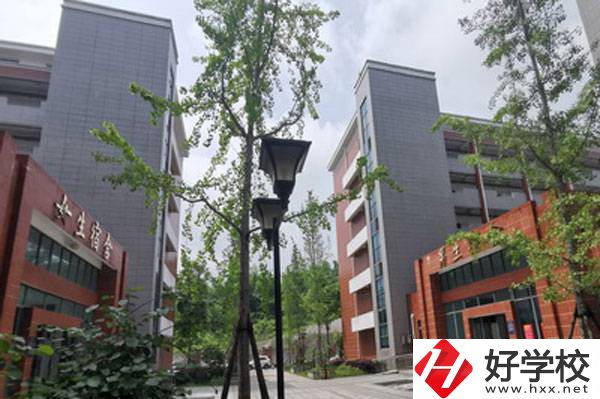 長(zhǎng)沙縣職業(yè)中專學(xué)校開設(shè)了哪些熱門專業(yè)？