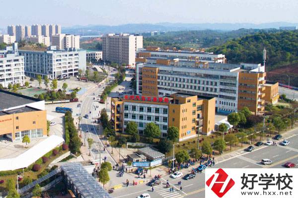 長(zhǎng)沙汽車工業(yè)學(xué)校收費(fèi)水平怎樣，如何收取費(fèi)用？