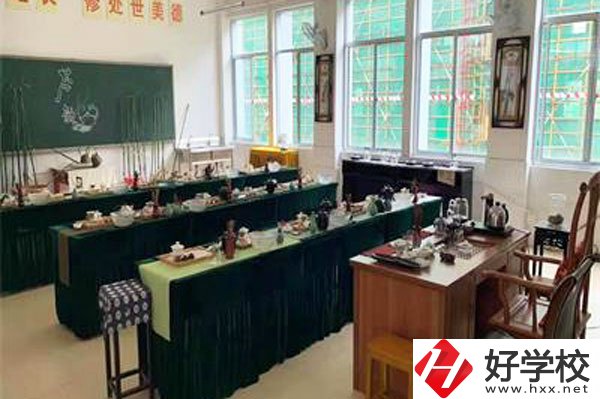 張家界旅游學(xué)校怎么樣？招生要求是什么？