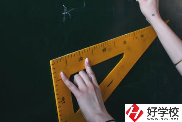 郴州市第一職業(yè)中專的學費多少錢？值得讀嗎？