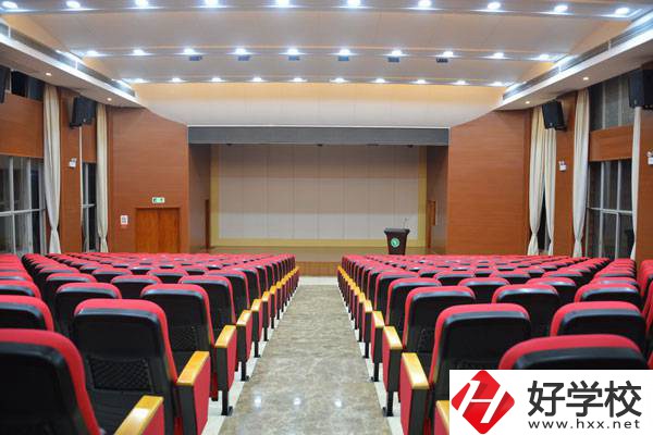 常德女子外語學(xué)校有哪些專業(yè)，就業(yè)前景如何？