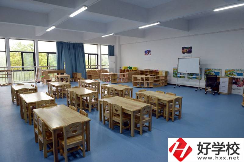 湘潭市工業(yè)貿(mào)易中等專業(yè)學校實訓(xùn)室