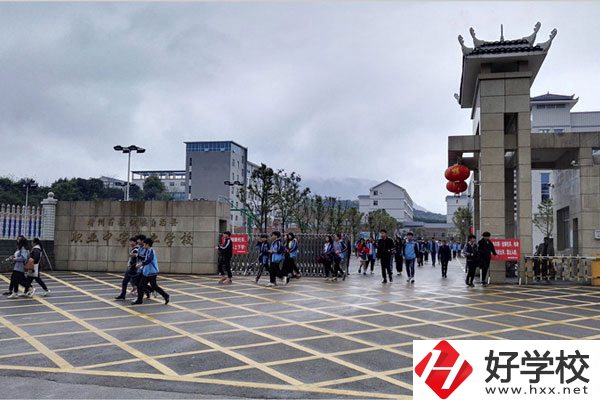 湖南省懷化市靖州縣職業(yè)中等職業(yè)學校大門