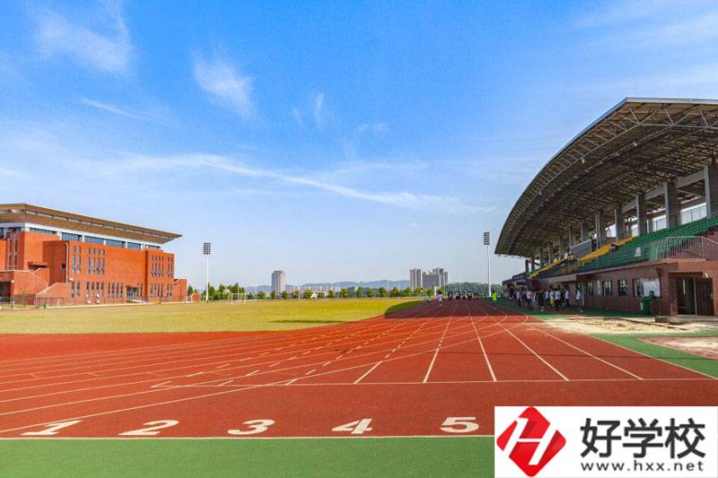 長沙職業(yè)技術(shù)學(xué)院中職部運動場