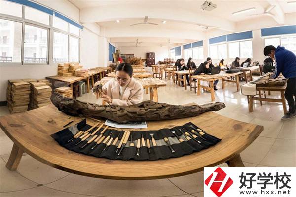 湘西有學(xué)習(xí)中西面點的學(xué)校嗎？專業(yè)好就業(yè)嗎？