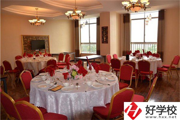 益陽(yáng)旅游管理的中職有哪些？專業(yè)就業(yè)前景如何？