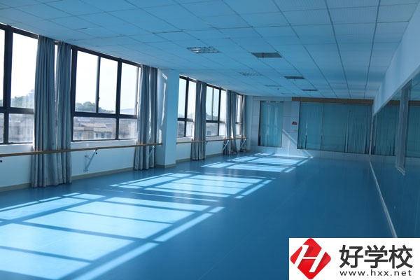 長沙華中涉外職業(yè)高中辦學條件怎么樣？