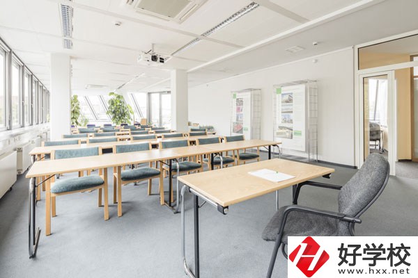 湖南耒陽師范有什么專業(yè)？學(xué)費貴不貴？
