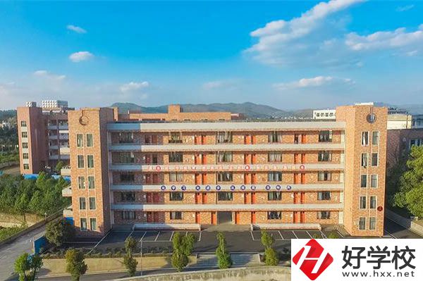 邵陽市學(xué)習(xí)服裝設(shè)計專業(yè)，推薦這所中專學(xué)校