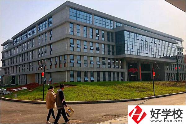 株洲市工業(yè)中專學(xué)校有什么專業(yè)？