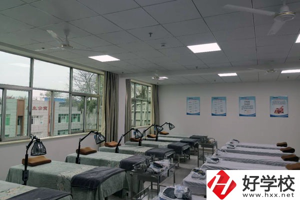 長沙康明中等職業(yè)學校實訓(xùn)室